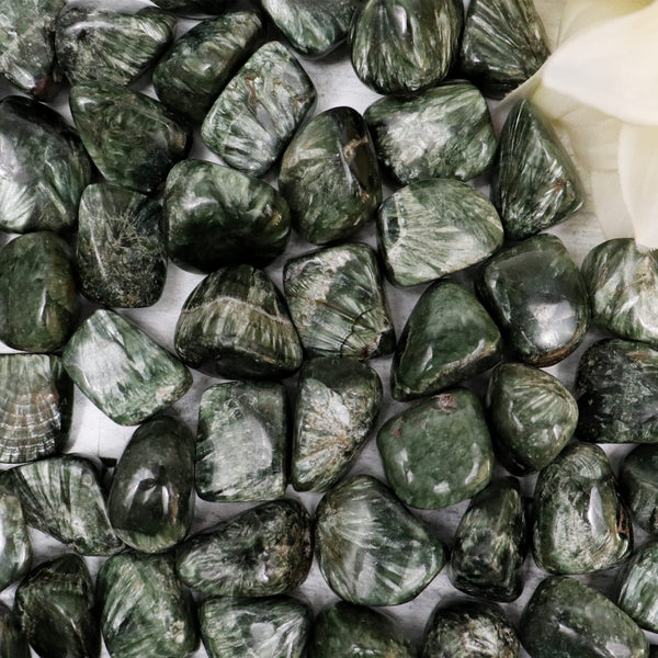 Seraphinite Healing Crystal Properties - Sage Crystals