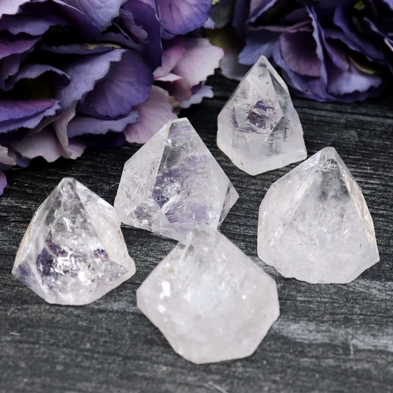 Glowing Quartz Crystals: A Symphony In Minerals. Concept Crystal Healing, Energy Protection Mineral Manifestation Vibrant Glowing Image314446978 - Foto 4