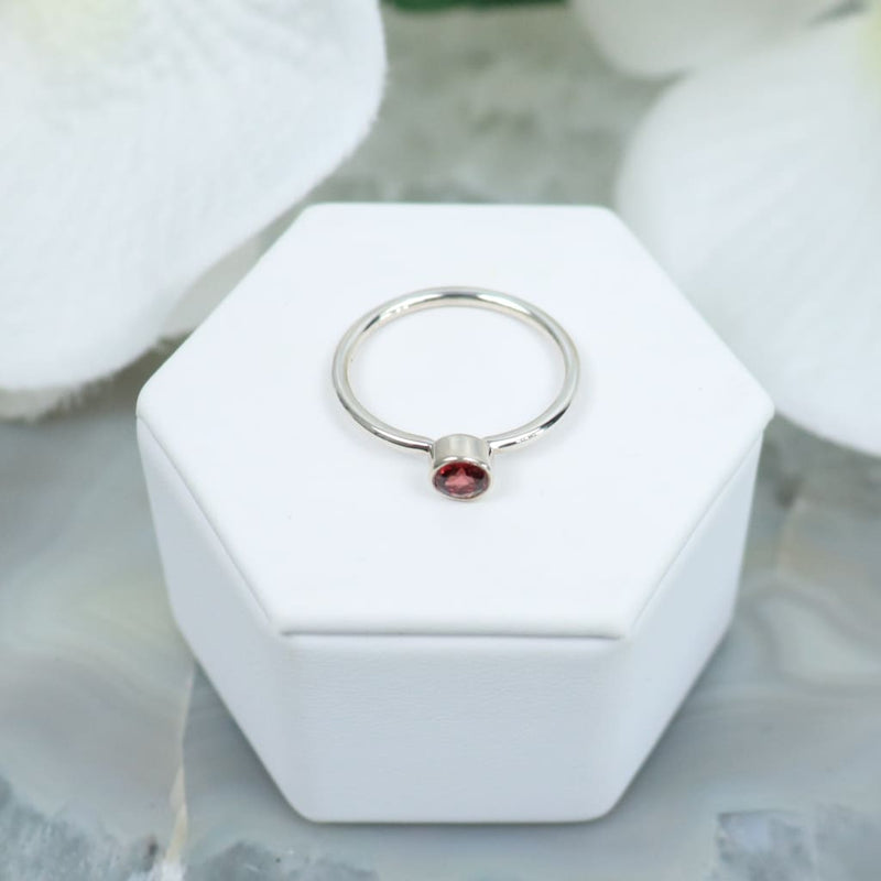 almandine-red-garnet-faceted-ring-rings-621.jpg