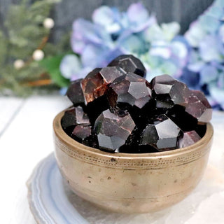 garnet_polyhedron_carvings_504_800x800.jpg